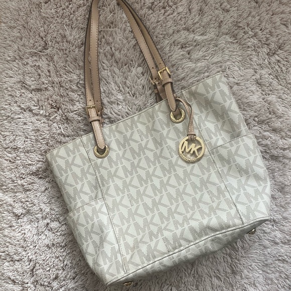 Michael Kors - Picture 1 of 14